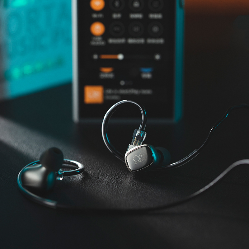 MG20 Earphones (10).jpg